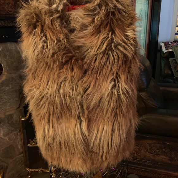 Ladies Faux Fur Vest - Picture 1 of 8